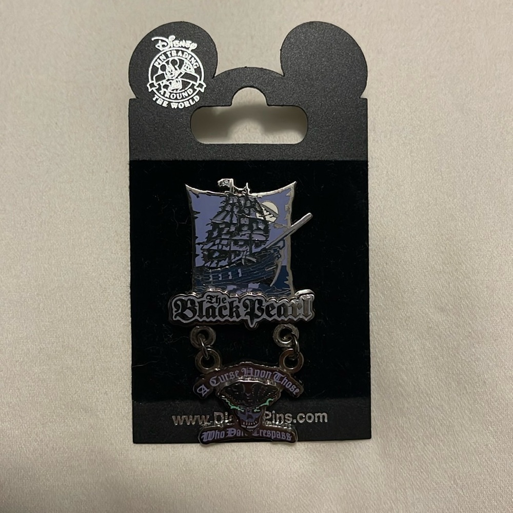Pirates of the Caribbean Disney Traders Pin